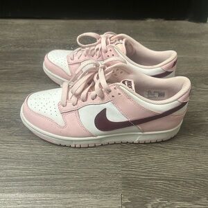 women’s nike pink dunks WORN ONCE GREAT CONDITION